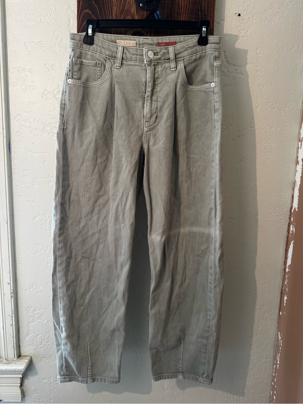 Women’s Pilcro “The Breaker” barrel trouser cropped jeans size 27